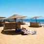 Egypt - Taba, pláž hotela El Wekala Golf Resort nahlad
